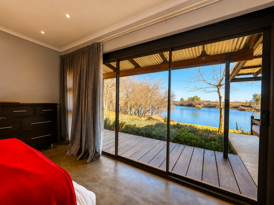 5 Bedroom Property for Sale in Viljoenskroon Rural Free State